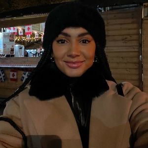 Meet your Posher, Alexis